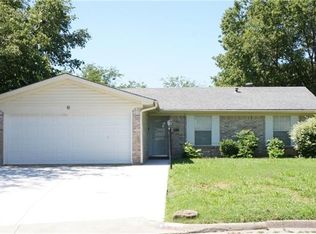 8717 Ontario Dr, White Settlement, TX 76108