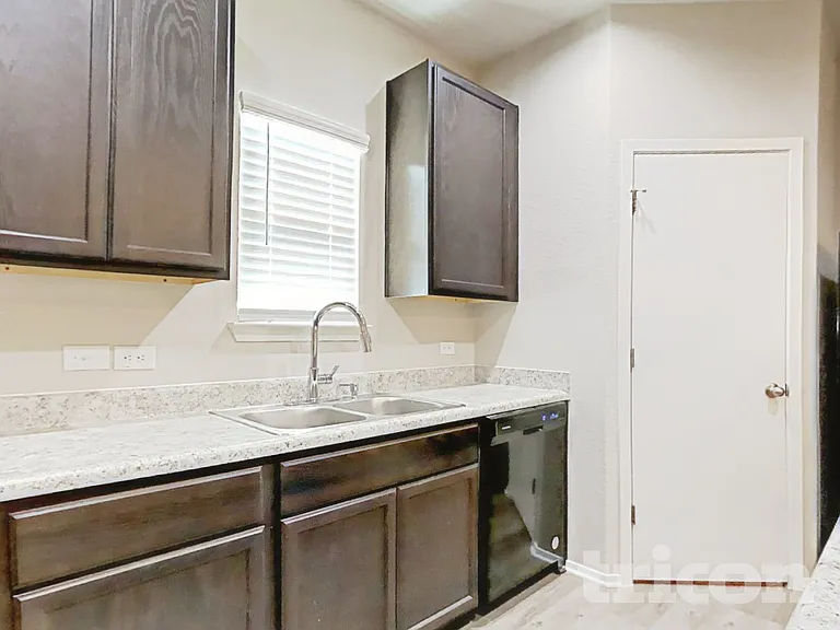 9411 Sandy Ridge Way — Photo 4