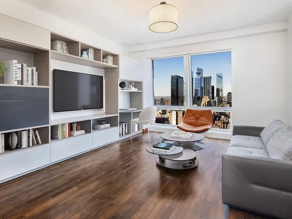 400 5th Ave APT 43F, New York, NY 10018