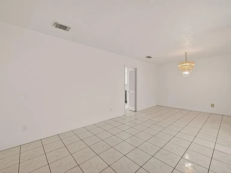 9422 Kristin Dr — Photo 12