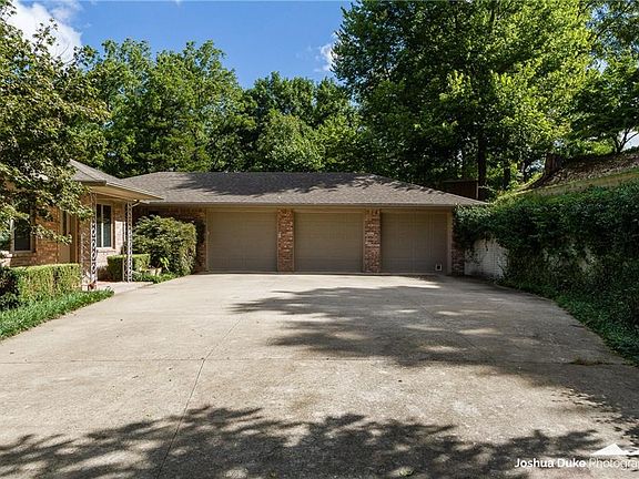 2nd image of 9646 Brittany Ln