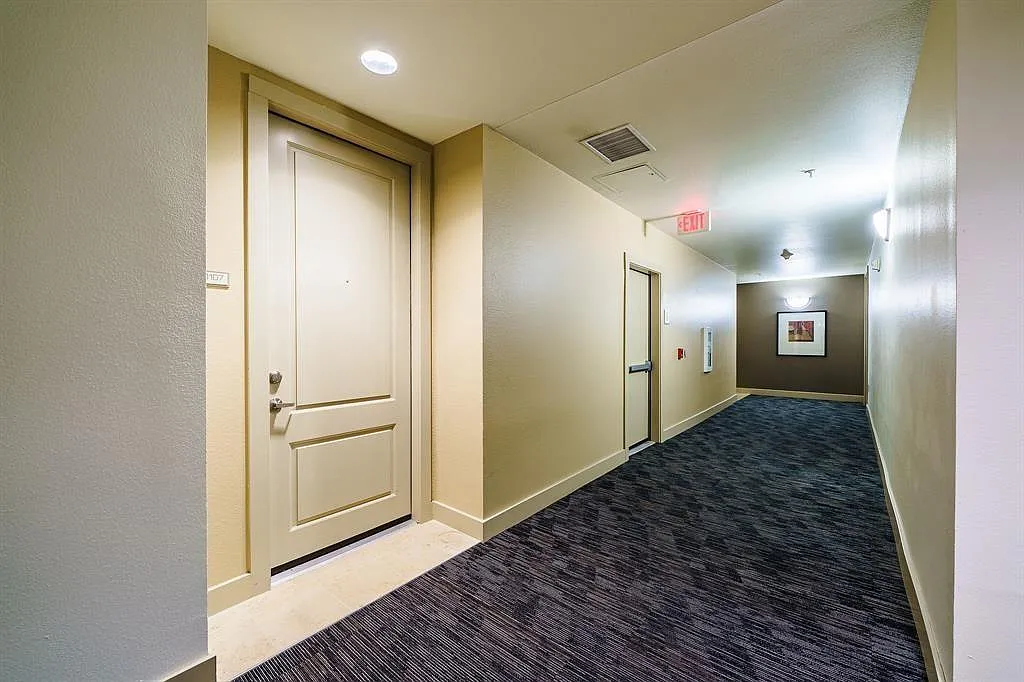 1 bed, 1.0 bath, 905 sqft, $1,575 — Photo 3