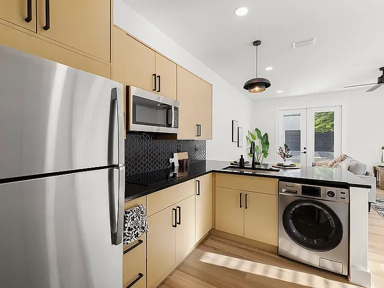 Studio, 837 sqft, $1,750 — Photo 1