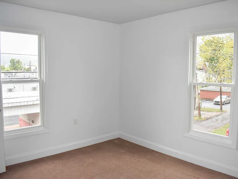 316-318 N Henderson St — Photo 26