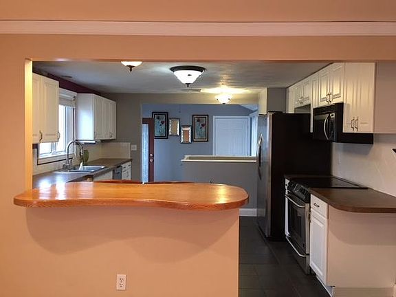 4th image of 14 Woodhill Dr