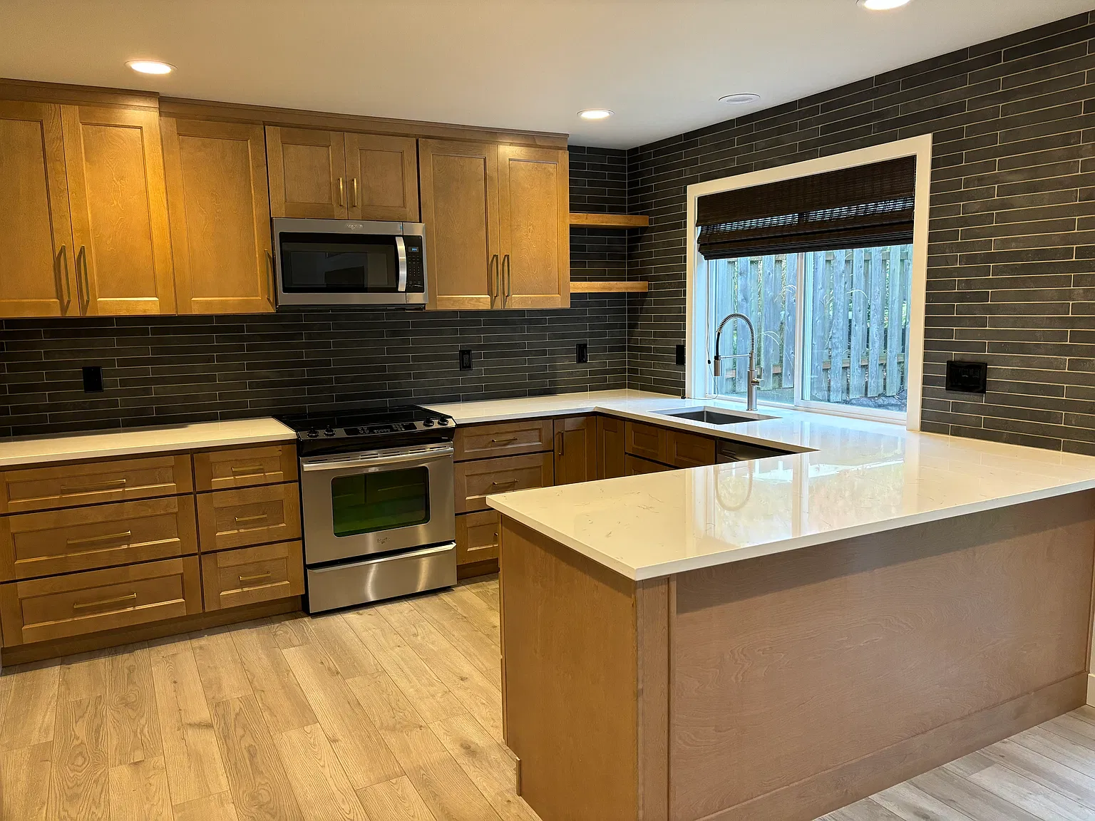 3 bed, 2.5 bath, 1329 sqft, $3,100 — Photo 2