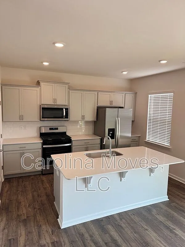 3 bed, 2.5 bath, 2175 sqft, $1,999 — Photo 4