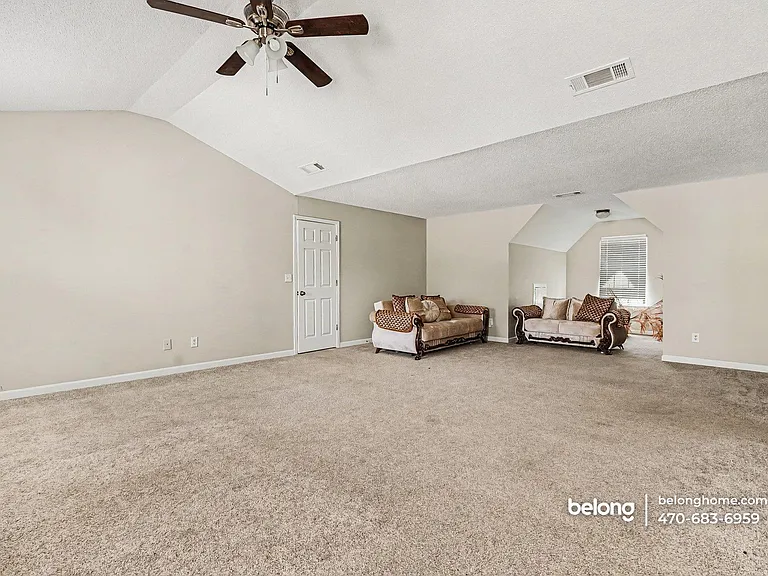 1439 Alice Ave — Photo 2