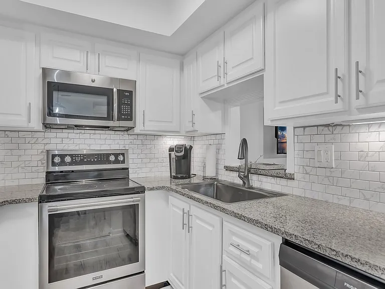 1860 Robalo Dr #203A — Photo 5