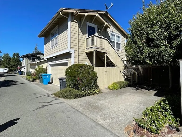 647 McGinnis Cir — Photo 28