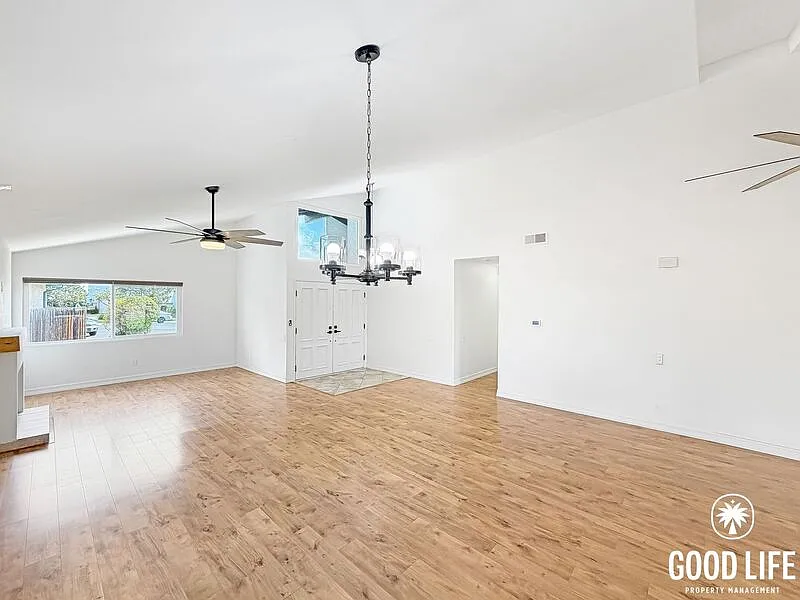4 bed, 2.0 bath, 1647 sqft, $5,000 — Photo 3
