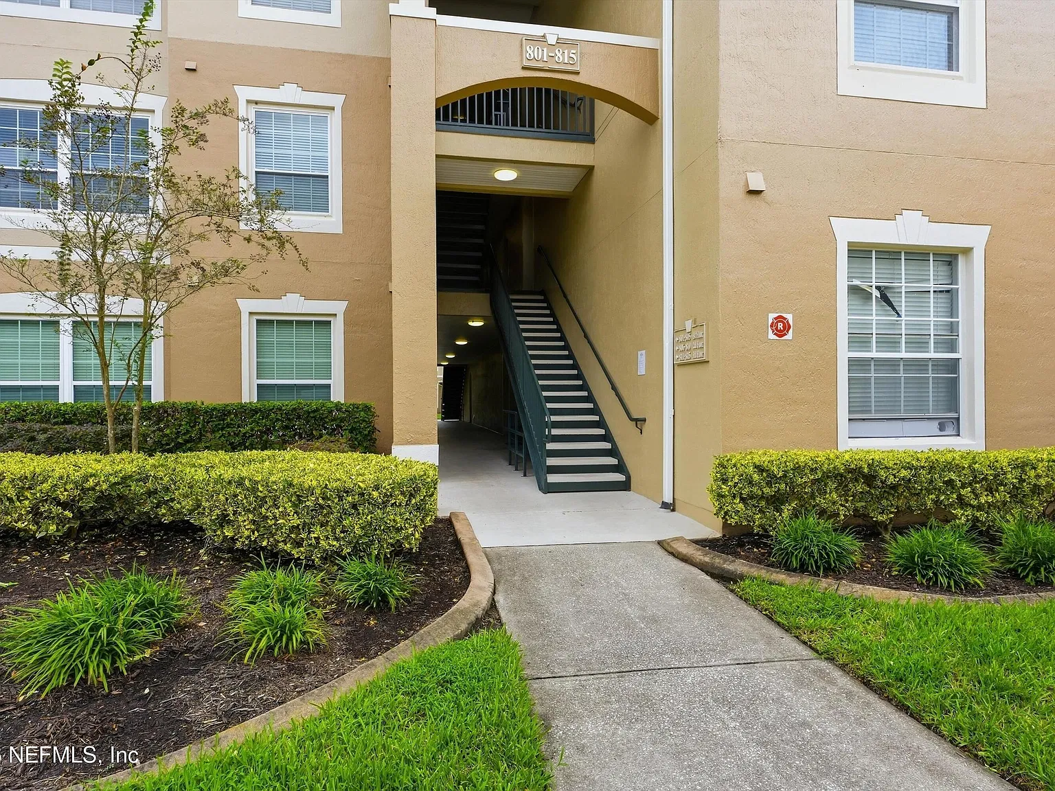 3 bed, 2.0 bath, 1206 sqft, $1,650 — Photo 2