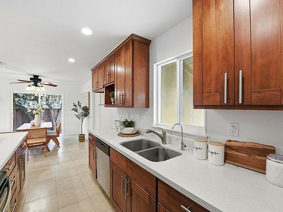 4th image of 3359 Jenkins Ave