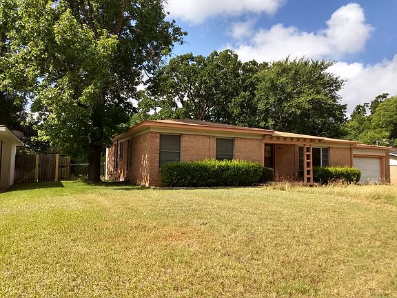 2nd image of 1500 Crockett Dr