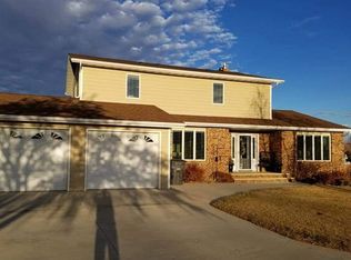 210 Heritage Cir, Rugby, ND 58368