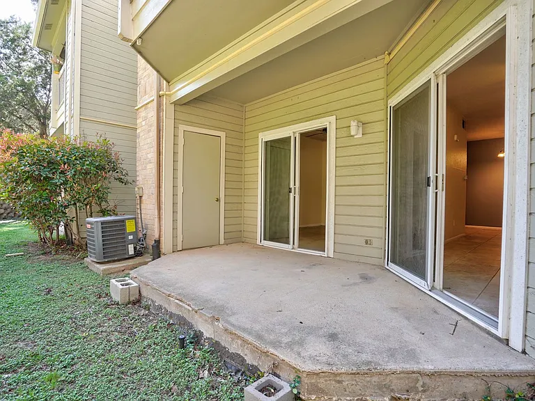 2450 Wickersham Ln #1303 — Photo 3