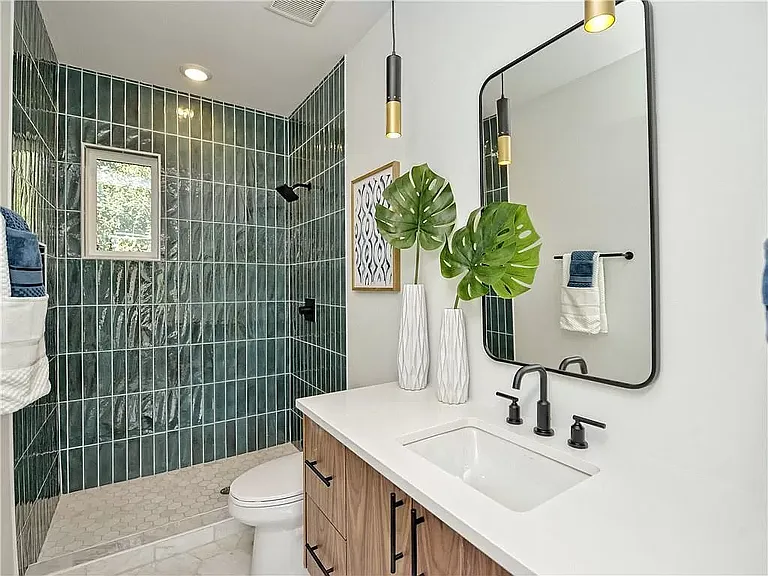3309 Thompson St #2 — Photo 9