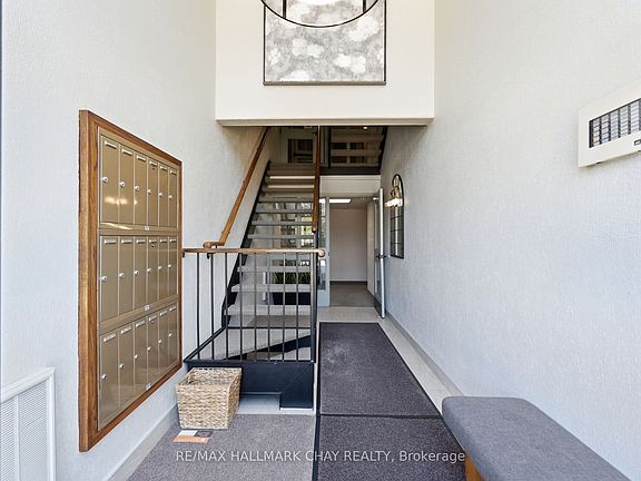 3rd image of 10C Coulter St #324