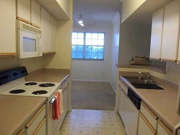 3rd image of 131 SW 117th Ave #8302