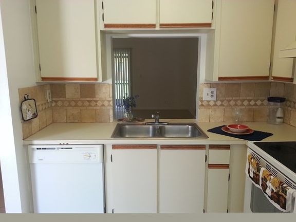 4th image of 714 Gardens Dr APT 102