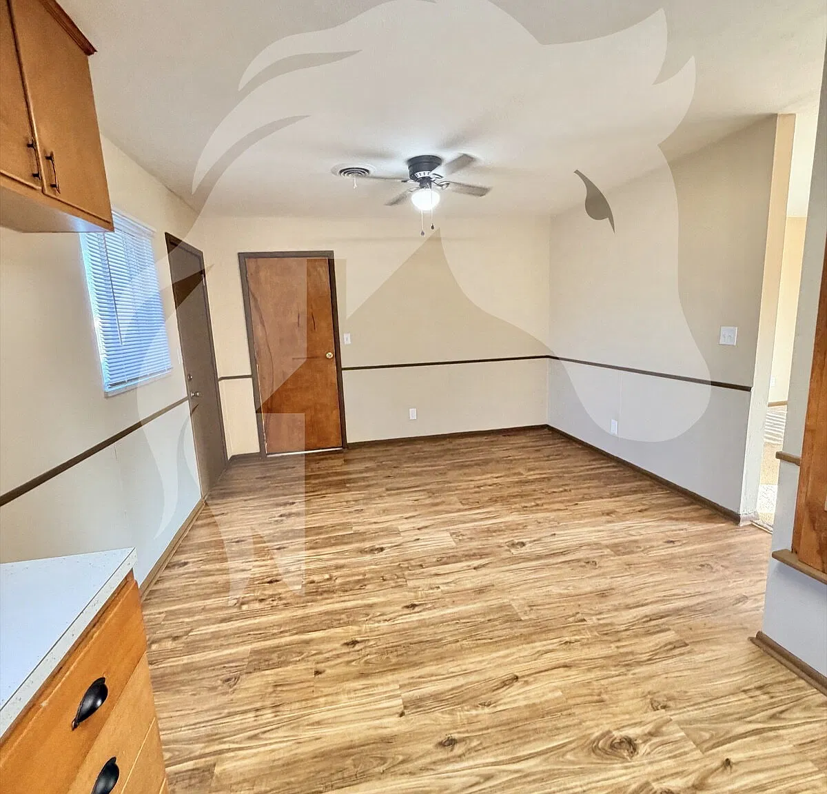 3 bed, 1.5 bath, $900 — Photo 3