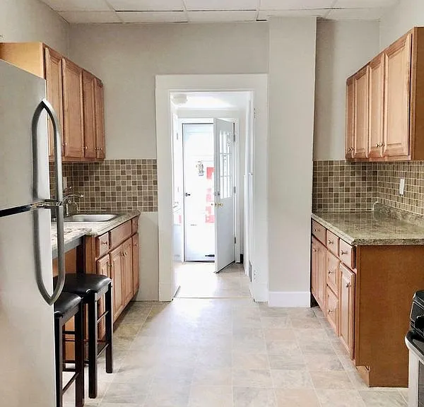 60 Oak St #1 — Photo 1