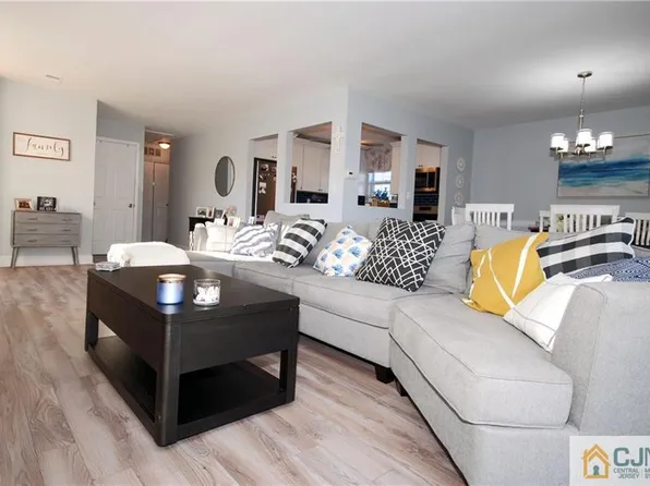 90 Nicole Ct, Old Bridge, NJ 08857