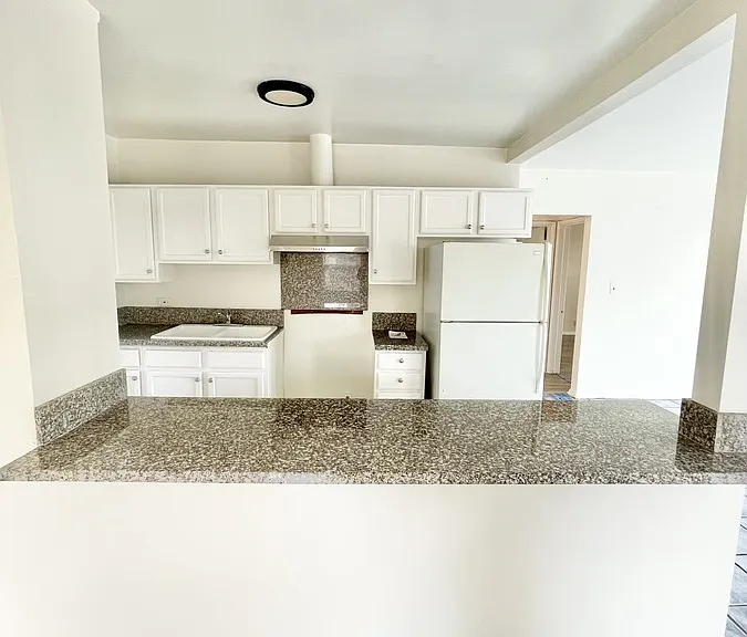2838 W Vernon Ave — Photo 2