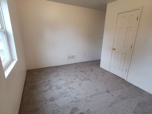 5th image of 922-924 Elm St