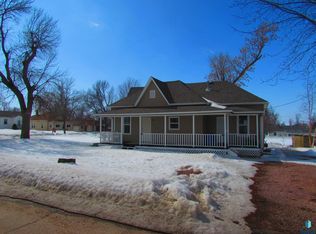 301 Center Ave, Garretson, SD 57030