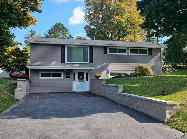 233 Wynnfield Dr, Syracuse, NY 13219