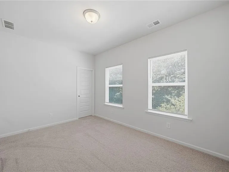 1670 Eagle Dr — Photo 30