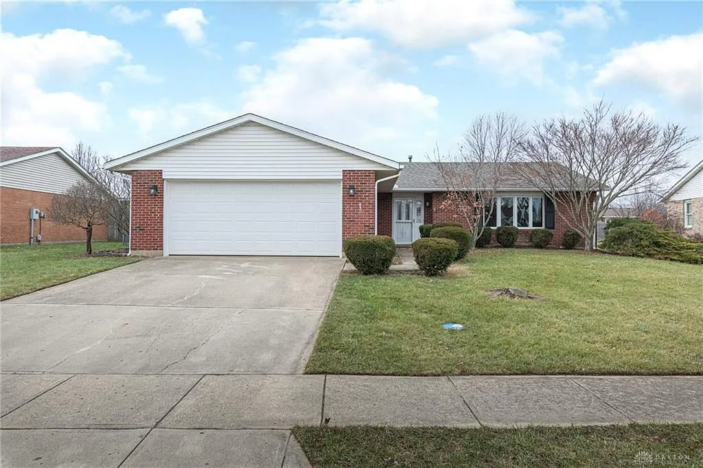 754 Greyhound Dr photo 1