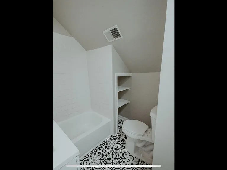 637 S 44th St — Photo 30