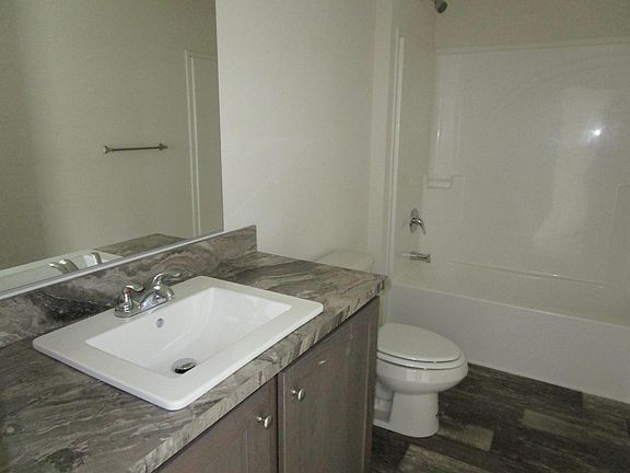 5th image of 208 Rhode Island Dr