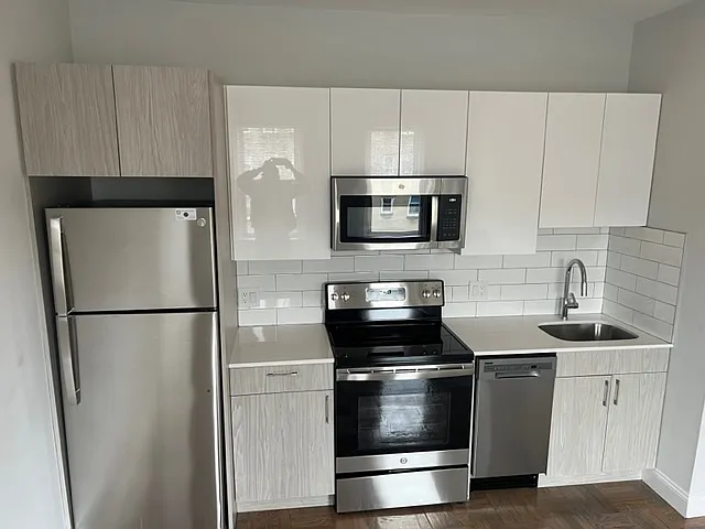2 bed, 999 sqft, $3,800 — Photo 3