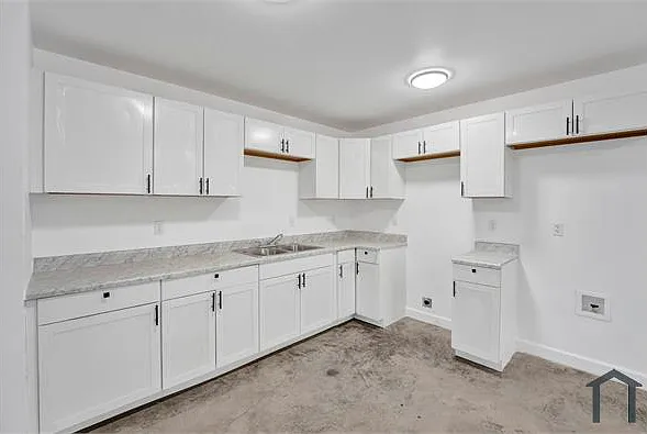 927 Seattle St — Photo 2
