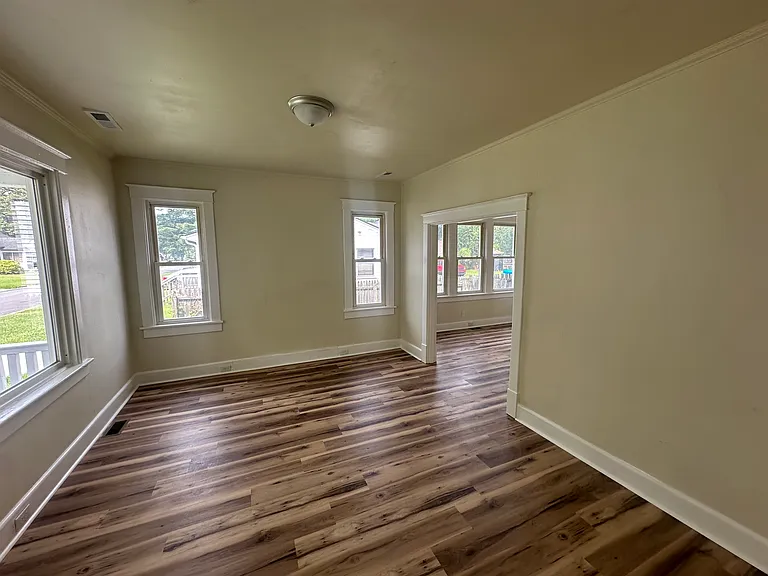 113 Baldwin Ave — Photo 2