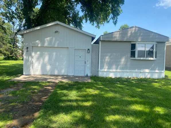 5 Railroad Ave E, Groton, SD 57445