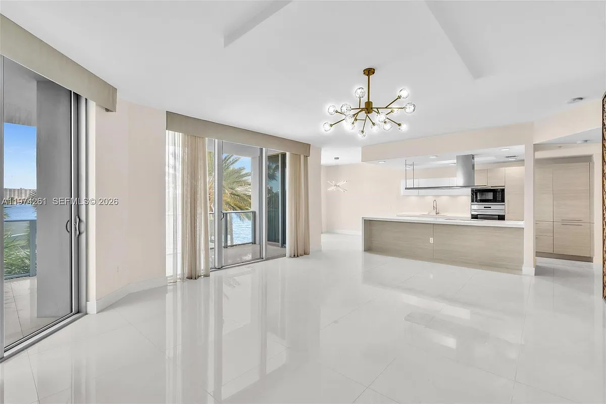 Building Photo - 17301 Biscayne Blvd #210