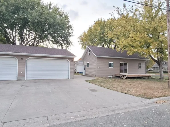 543 1st St NE, Blooming Prairie, MN 55917
