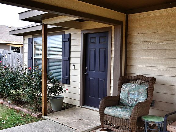 3rd image of 317 Candlewood Cir