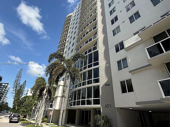 2nd image of 601 NE 23rd St APT 707