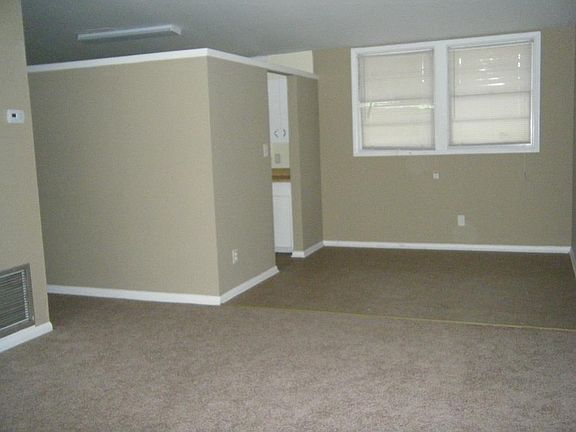 3rd image of 1016 Hillside Dr