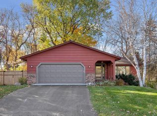 19139 Maple Leaf Dr, Eden Prairie, MN 55346