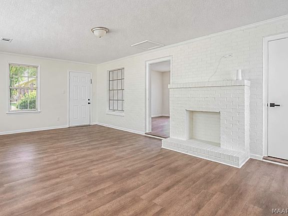 3rd image of 3238 Elsberry Rd