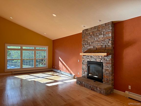 3rd image of 1515 Glenwood Ln