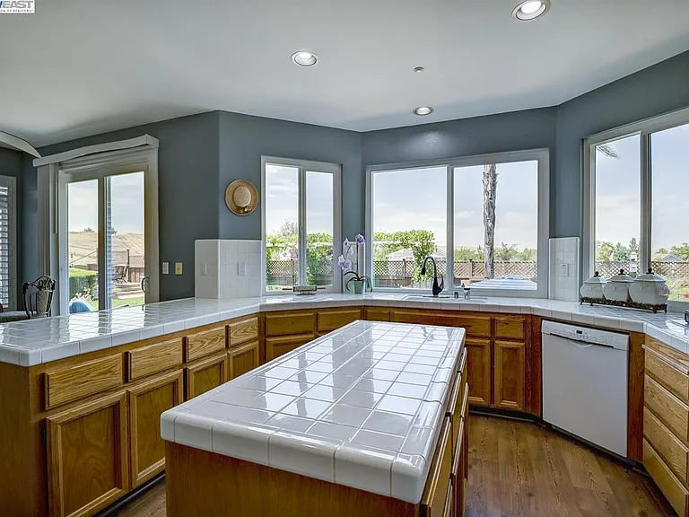 3644 Glasgow Cir — Photo 10