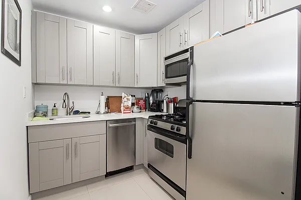 Rented by Akam Sales and Brokerage | media 11