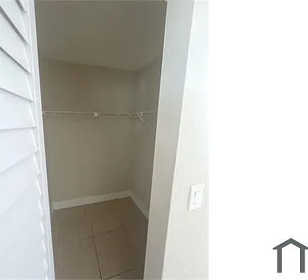 1 bed, 750 sqft, $1,800 — Photo 3